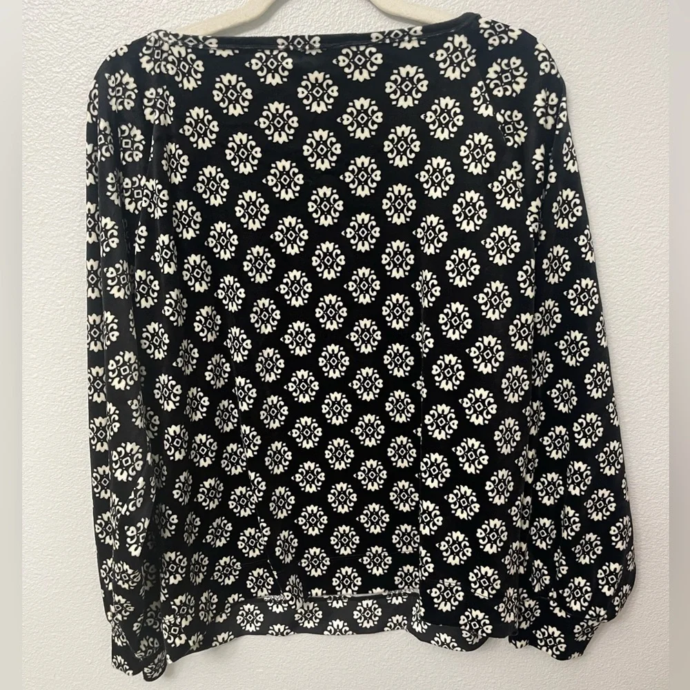 Loft Geo Velour Balloon Sleeves Black and White Top Size Large - Picture 7 of 14